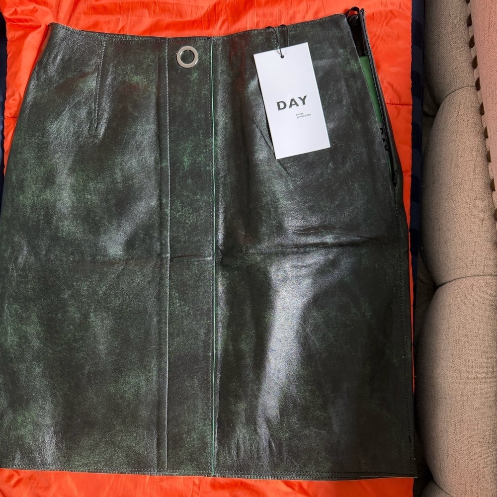 NWT DAY BIRGER ET Mikkelsen Elegant Black Leather Pencil Skirt Green Hue size S - Picture 6 of 6